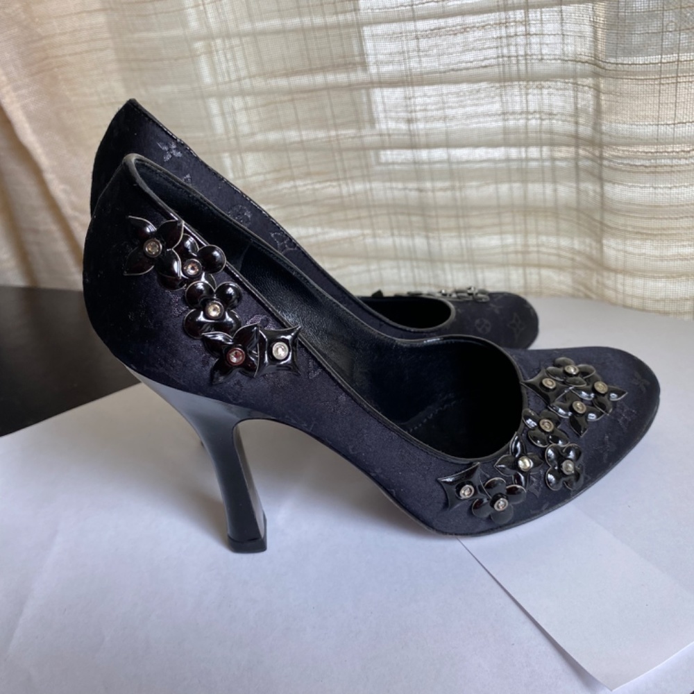 Louis Vuitton black monogram satin pumps heels 35.5 Italy pat leather decor - Picture 10 of 12